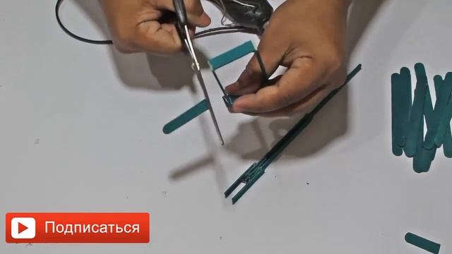 Как Сделать Пистолет Стреляющий Резинками|Легко! смотреть онлайн