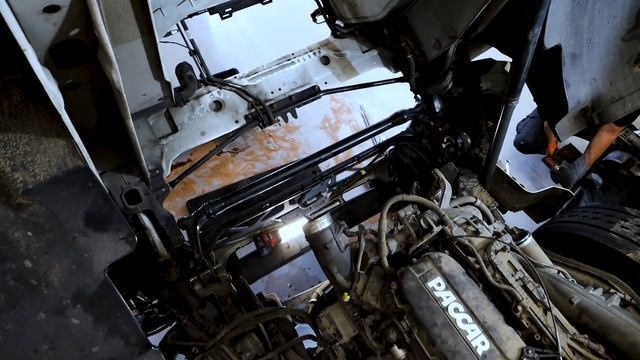 Replacing The Radiator, Condenser, And Expansion Tank Of DAF XF 480FT, 2019, EURO 6.