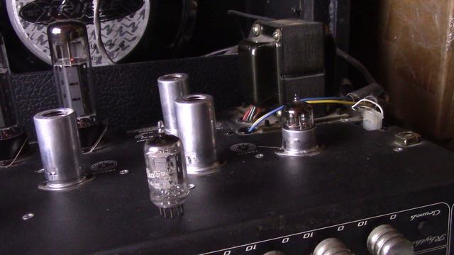 GE USA 7247 vs FENDER CHINA 12AX7 Tube Tone Comparison смотреть онлайн