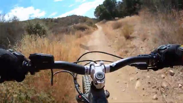 Tapia Canyon Trails Pt. 1 - MTB Enduro Downhill Singletrack Trail Riding смотреть онлайн