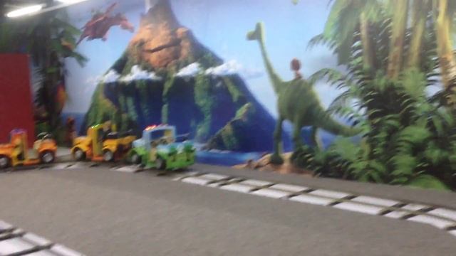 играем с даней!!поезд!игровой центр!! смотреть онлайн