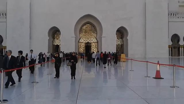 Мечеть шейха Зайеда в Абу-Даби_20130213 смотреть онлайн