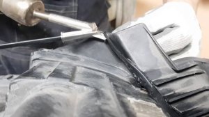 Восстанавливаем сломанное крепление на пластиковой фаре.