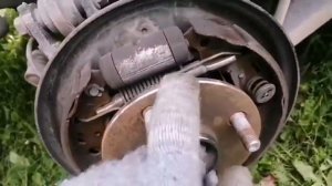 Как отрегулировать/подтянуть стояночный тормоз на Toyota Corolla