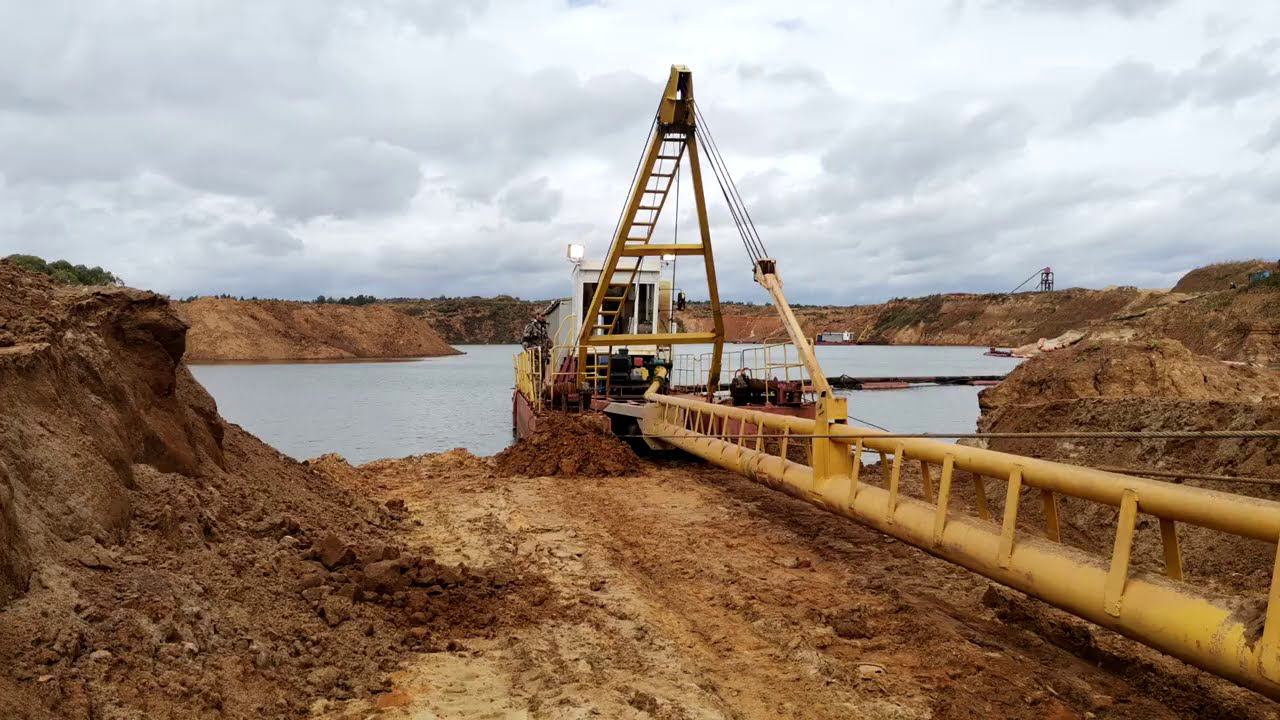 Земснаряд. Вытаскивание на берег.Грузовой эвакуатор КАМАЗ смотреть онлайн
