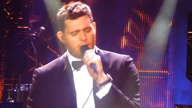 Michael Bublé-Close Your Eyes-Live at the O2 Arena. смотреть онлайн