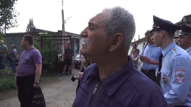 Частник выкупил улицу и перекрыл ее для машин. Воронежцы против смотреть онлайн