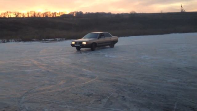 Ауди 100 44 на льду смотреть онлайн