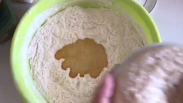 САМОЕ ВКУСНОЕ ДРОЖЖЕВОЕ ТЕСТО для булочек и пирогов! смотреть онлайн