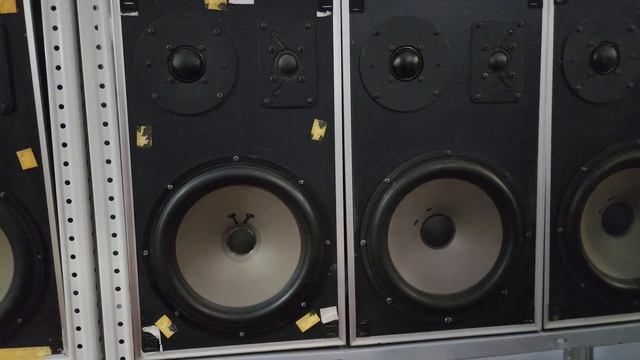 Зашел в магазин винтажной техники магнитофоны, усилители, тюнеры, магнитолы, плейеры, винил, кассет смотреть онлайн