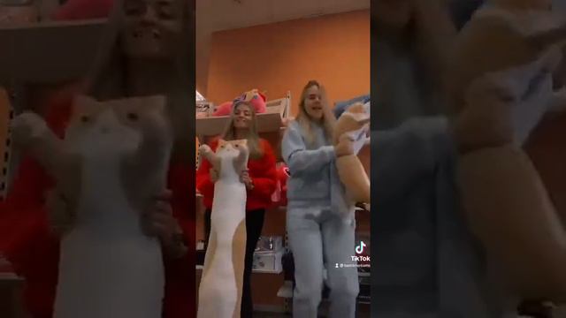 Мягкая игрушка для сна кот батон подушка 110 и 70 см. Сравните размер! смотреть онлайн