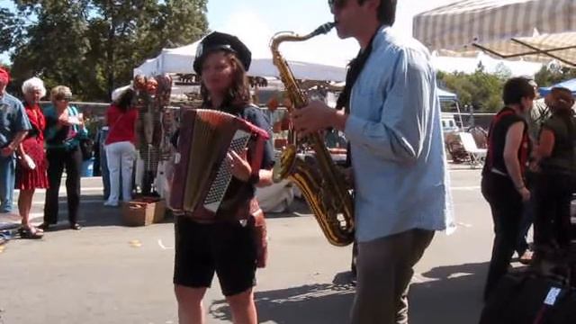 Luz performs Axel F at the Cotati Accordion Festival 2009 смотреть онлайн