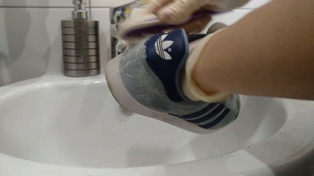 Как почистить замшу! / Чистим замшевую обувь легко и быстро! смотреть онлайн