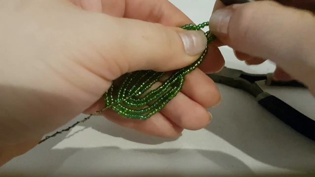 Анютины глазки из бисера. Часть 2. Ажурные листочки. Подробный Мастер Класс. смотреть онлайн