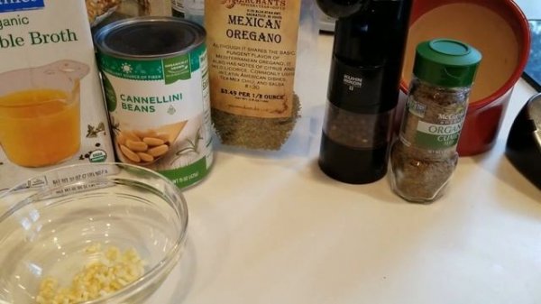 Easy healthy detox soup - Vegan leek and bean soup!