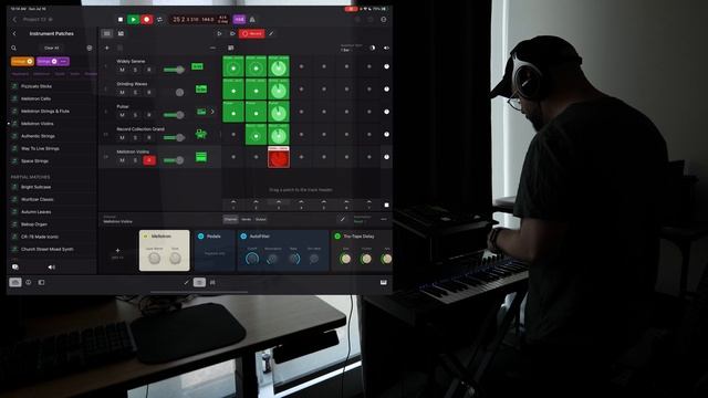 Logic Pro on iPad: Making a Track смотреть онлайн