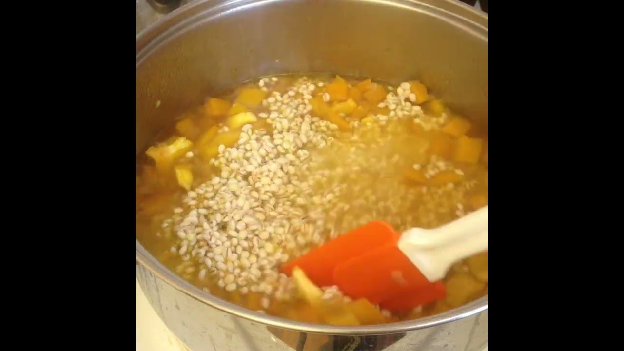 Густой суп с тыквой и перловой крупой. Очень полезный! смотреть онлайн