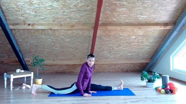 GETTING INTO SPLITS - Advanced Stretching // BALLET UNIVERZE™