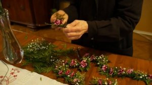 Как украсить крест и икону цветами.