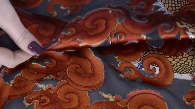 ТКАНЬ ДЕВОРЭ СЕРОГО ЦВЕТА С ИЗОБРАЖЕНИЕМ ДРАКОНА смотреть онлайн