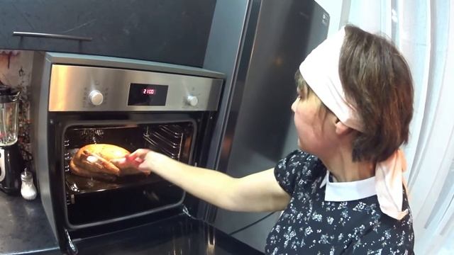 Гусь в духовке ! Рождественский гусь ! С яблоками и черносливом! смотреть онлайн
