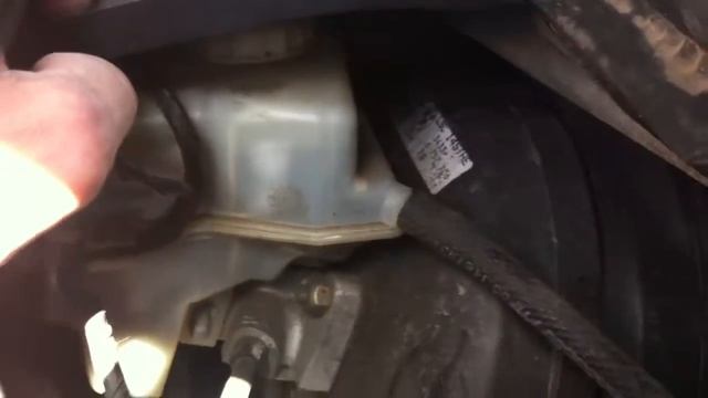 Расположение бачка с тормозной жидкостью на BMW x5 e53 смотреть онлайн