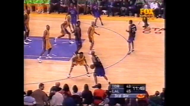 Vince Carter - Raptors at Lakers - 2000-01 (Two tomahawks) смотреть онлайн