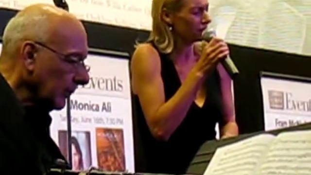 Ute Lemper performing at Barnes & Nobles, Union Square, NYC. смотреть онлайн