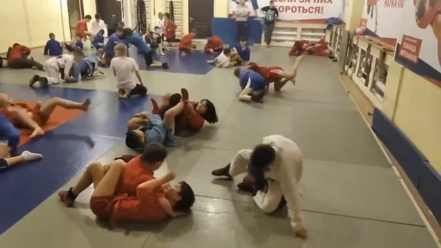 Спарринги между самбистами СК "ПАТРИОТ" и рукопашниками центра единоборств "ЛЕОН" смотреть онлайн