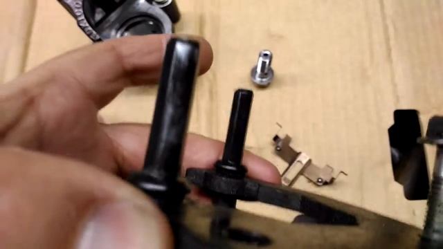 Suzuki ZR 50 SL front brake caliper смотреть онлайн