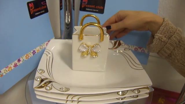 Самый эффектный недорогой подарок девушке - Блистающий великолепием набор посуды от Презент Клуба смотреть онлайн