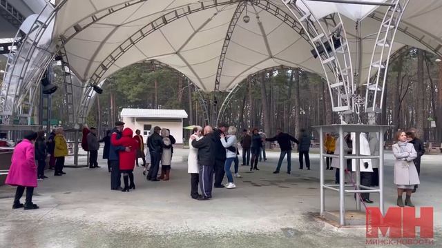 В Минске открылся сезон на танцплощадке «Встреча» в парке Челюскинцев смотреть онлайн