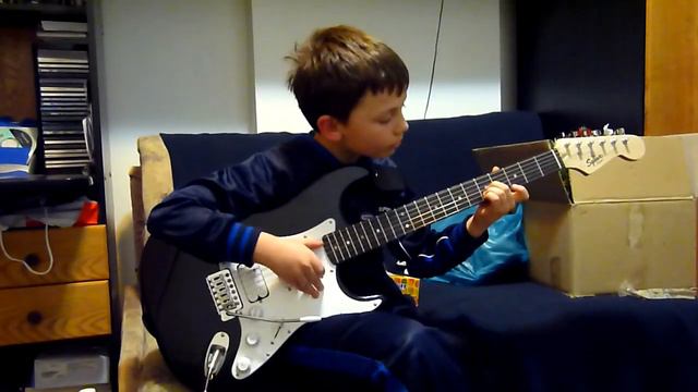 Razvan si noua chitara Fender смотреть онлайн