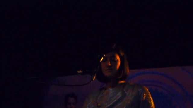 Наадя - Омут (live @ 16тонн) смотреть онлайн