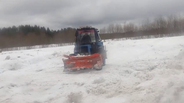 Дороги в делянку почти нет! трактор Беларус чистит дорогу для ЛЕСОВОЗА УРАЛ 4320! смотреть онлайн
