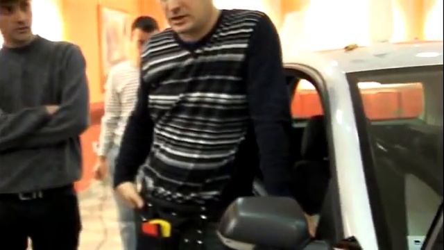 Difol prezentacija oblepljivanja automobila u Kruševcu 3/3 смотреть онлайн