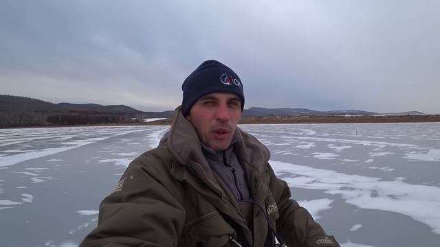 ЗЛЫЕ ЩУКИ РВУТ ПОВОДКИ! СРАБОТОК МНОГО! рыбалка на жерлицы первый лед 2022 2023 смотреть онлайн