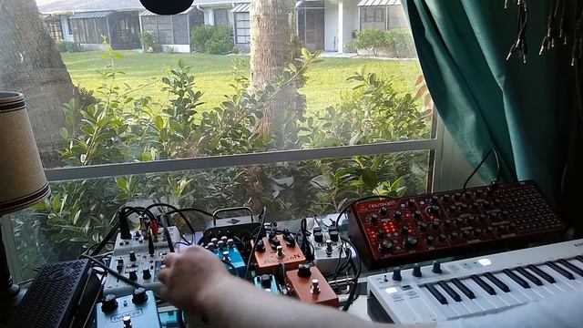 Out-of-phase looper experiment w/Behringer Neutron analog synth, arturia keystep sequencer смотреть онлайн