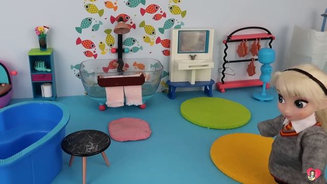 ¡ Elsa y Anna Cambian de Escuela ! | Princesas de Disney смотреть онлайн