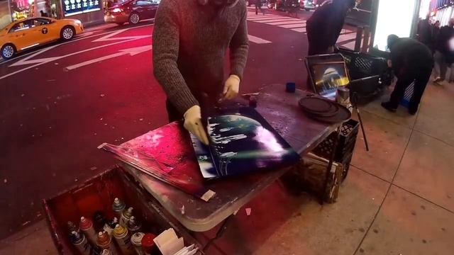 USA 007 Круто! Рисует картины балончиками краски прямо в центре Нью Йорка смотреть онлайн