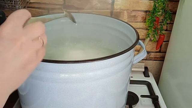СПОСОБ ЧИСТКИ ЗАГРЕЗНЕННОЙ ПОСУДЫ.. кастрюль, чашек, тарелок. смотреть онлайн