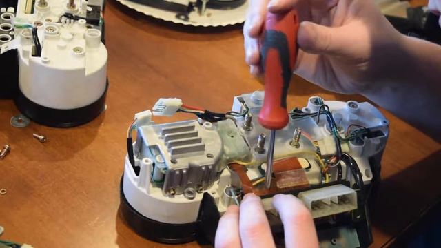 Dissassembling A Honda Sabre 1985 Instrument Cluster