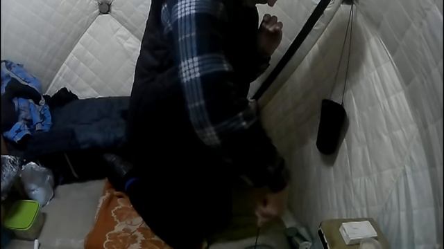 В поиске леща на Красноярском море. Часть 2. Ира ловит рыбу. смотреть онлайн
