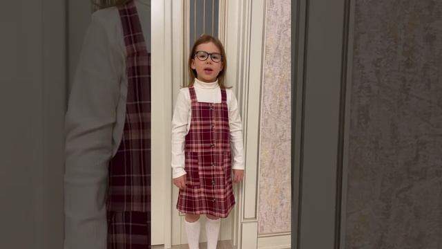 Русинова Ксения, "В театре" А. Барто смотреть онлайн