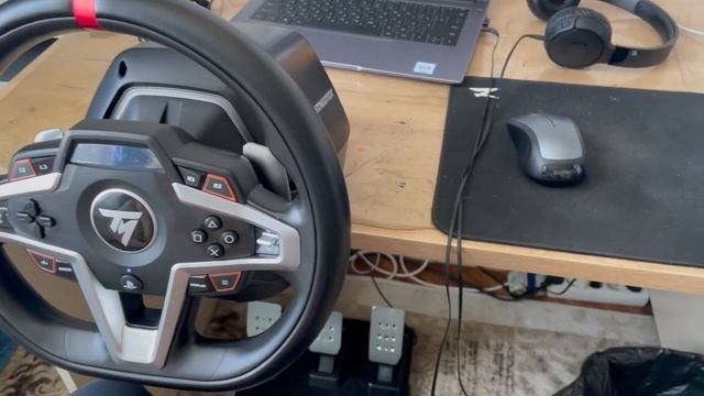 Игровой гоночный руль Thrustmaster от Playstation подсоединенный к ноуту HUAWEI MATEBOOK D14. смотреть онлайн