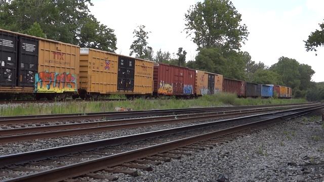 EMD SD70MAC Leading CSX Freight Train смотреть онлайн