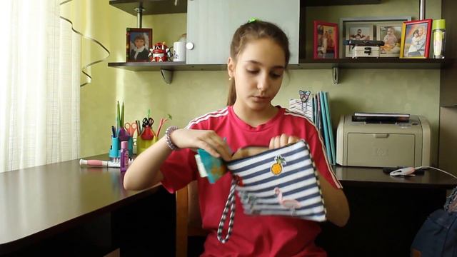 ВЫГНАЛИ ИЗ ДОМА/UNI КСЮ/Обзор смотреть онлайн
