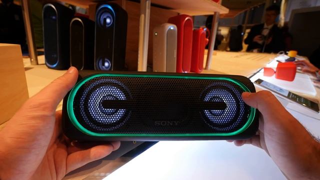 Sony SRS-XB40 Bluetooth Speaker with Light Effects Hands On смотреть онлайн