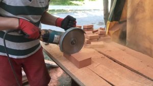 Как пилить кирпичи болгаркой. Мастер-класс от печника.