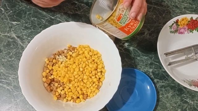 Салат с Кукурузой, фасолью и Сухариками. Легко, Быстро, Вкусно. Когда гости на пороге смотреть онлайн